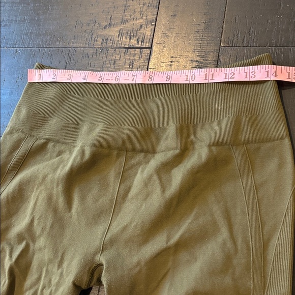 Lululemon Athletic Casual Women’s Cropped Green Leggings Large - Picture 5 of 8